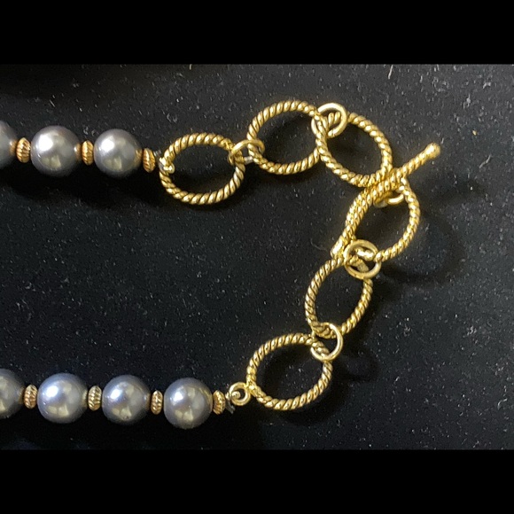 Labradorite beads and gray shell pearl necklace - Picture 3 of 5